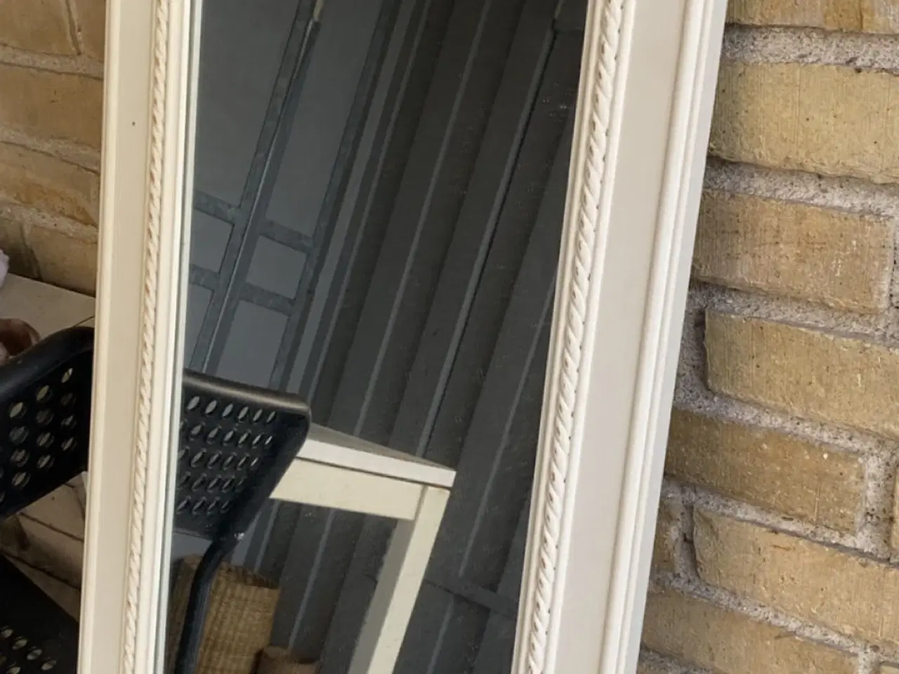 Billede 2 - Spejl i dekorativ ramme – hvid