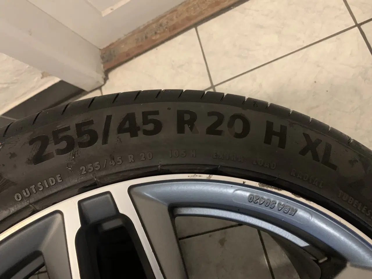 Billede 10 - 20” fælge med sommerdæk 255/45-20