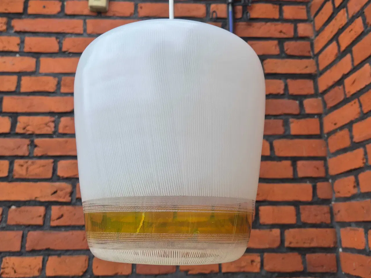 Billede 4 - Smuk glaslampe med gylden ring