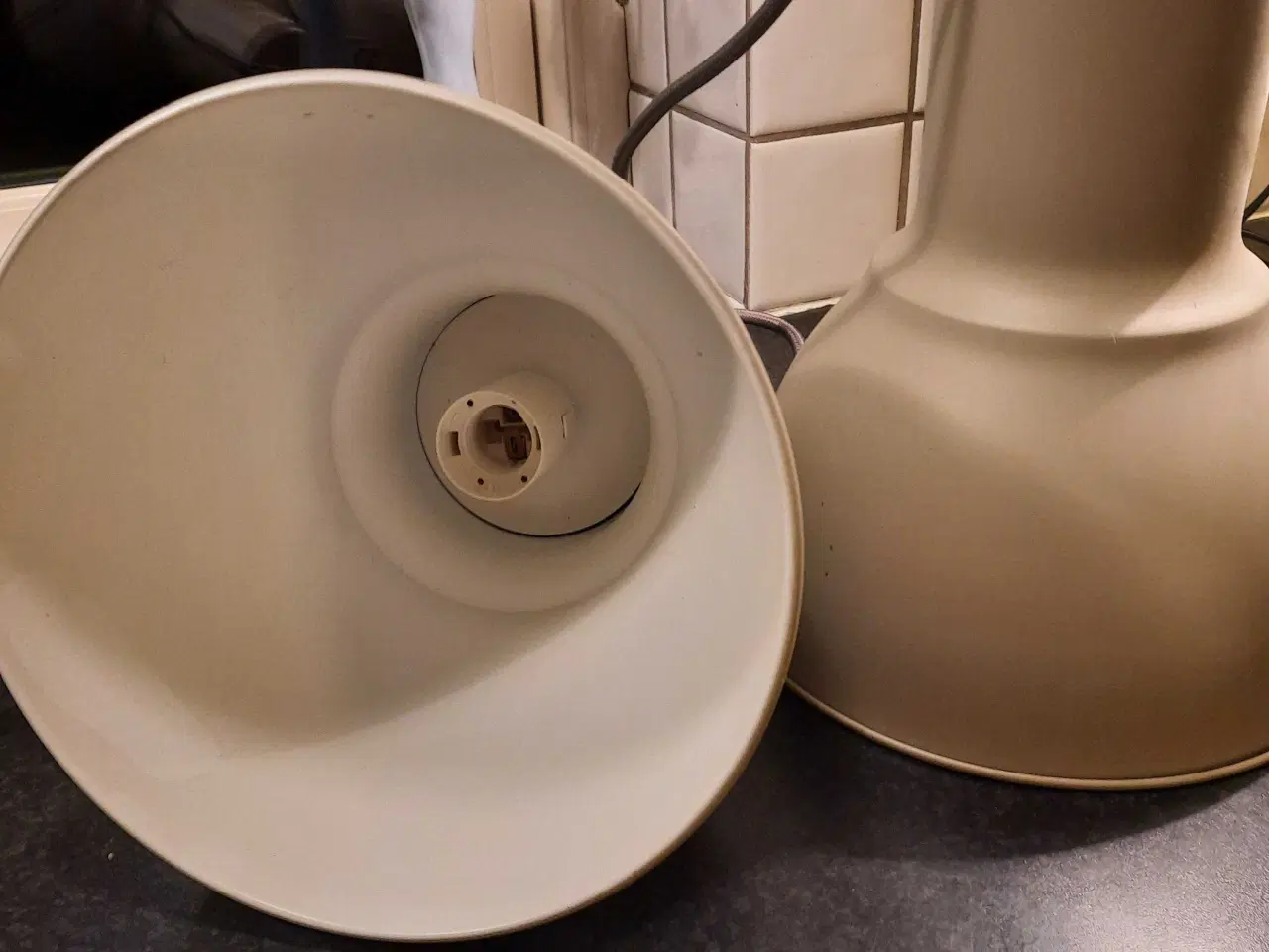 Billede 2 - 2 Hektar loftlamper samlet pris 100kr