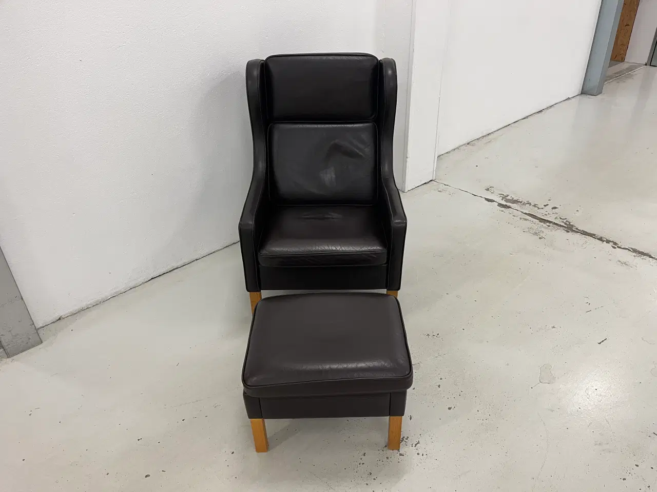 Billede 4 - Mogens Hansen MH195 Øreklapstol m/skammel.