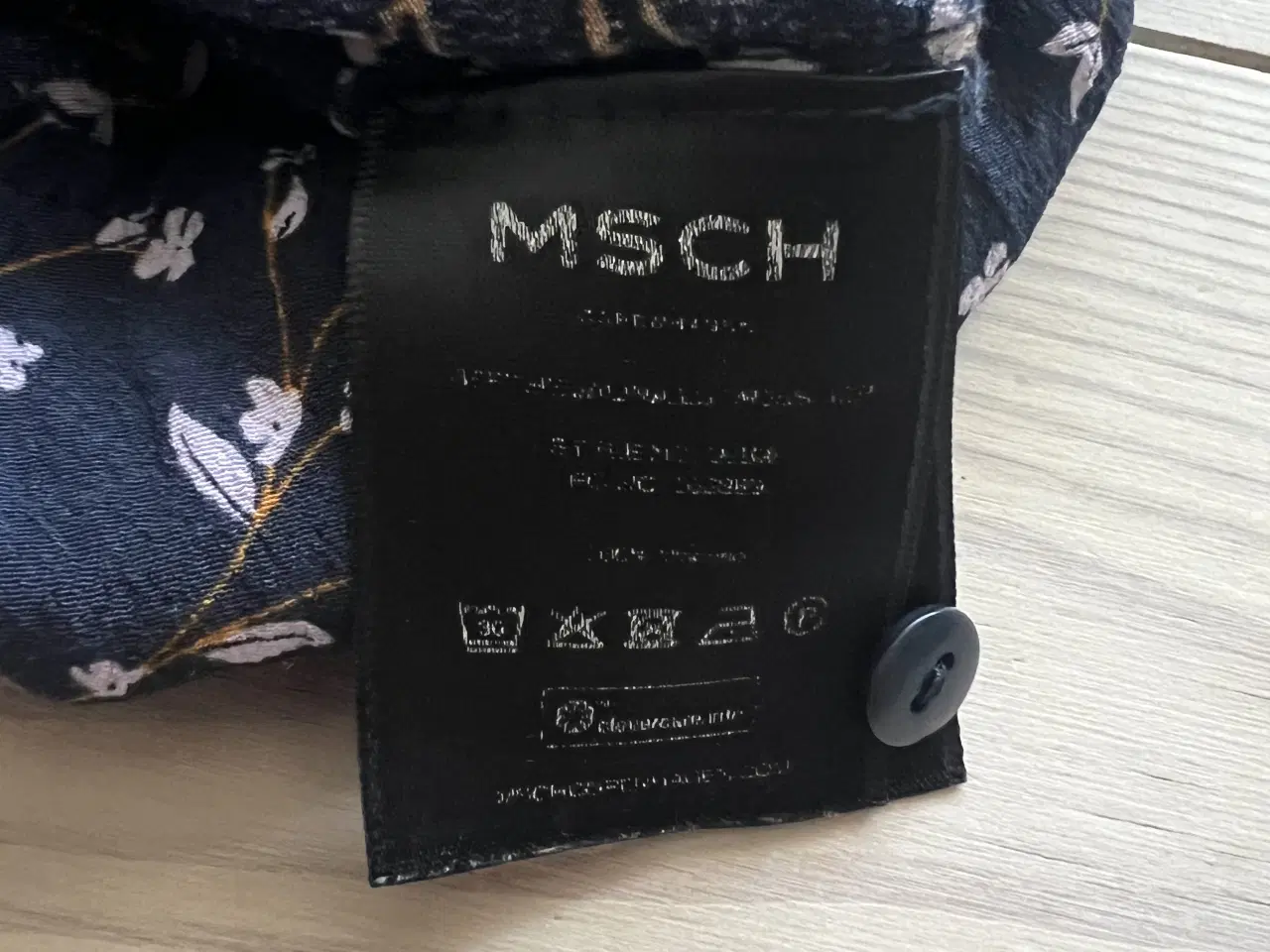 Billede 5 - Kjole i fint mønster 