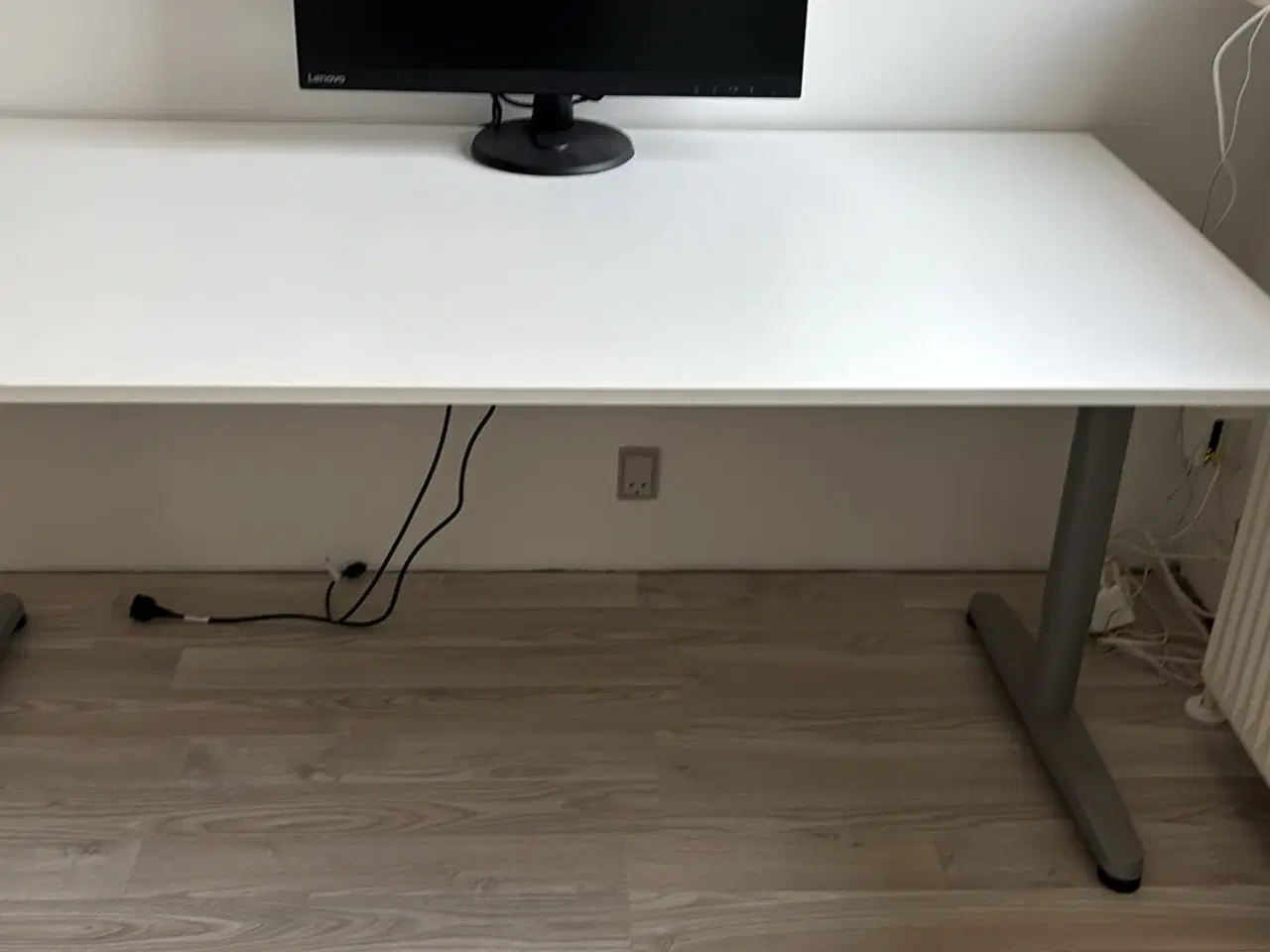 Billede 1 - Skrivebord 