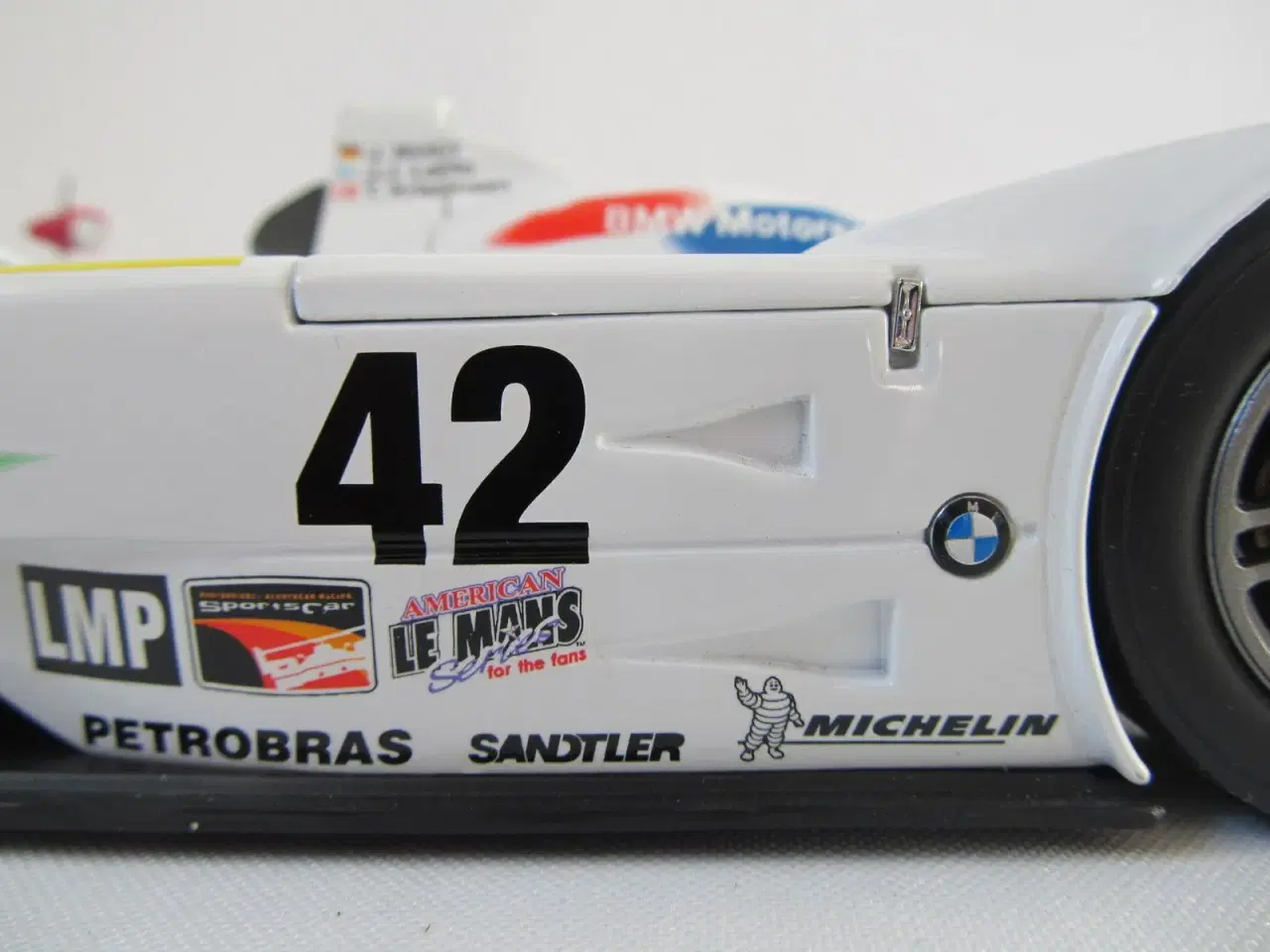 Billede 4 - 1999 BMW V12LMR #42 Sebring - 1:18