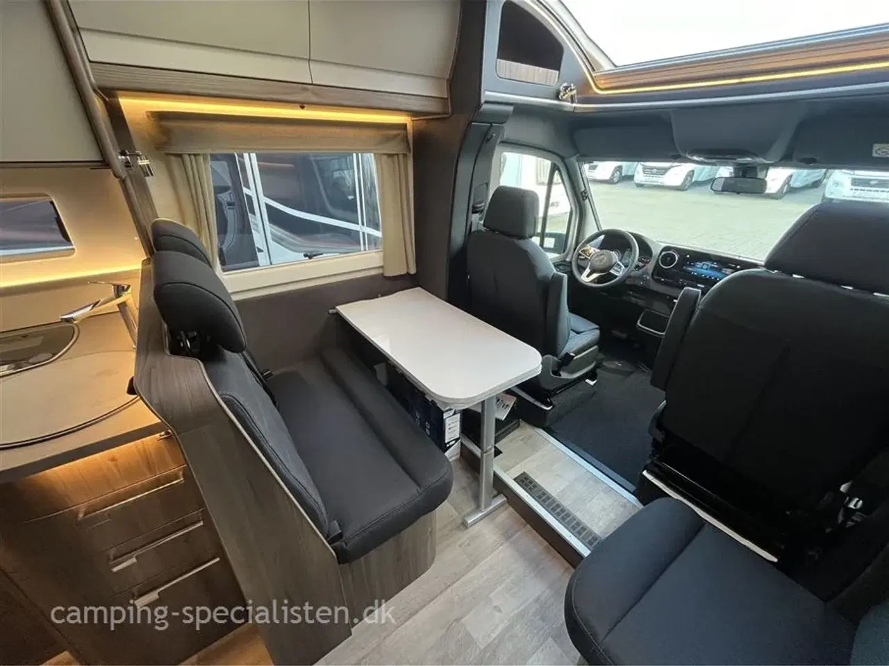 Billede 5 - 2024 - Kabe Novum X 750 LGB   Kabe Novum 750 delintegreret autocamper model 2024 nu på Mercedes Light Chassis bemærk vægt 3069 kg kan ses hos Camping-Specialisten.dk i Silkeborg