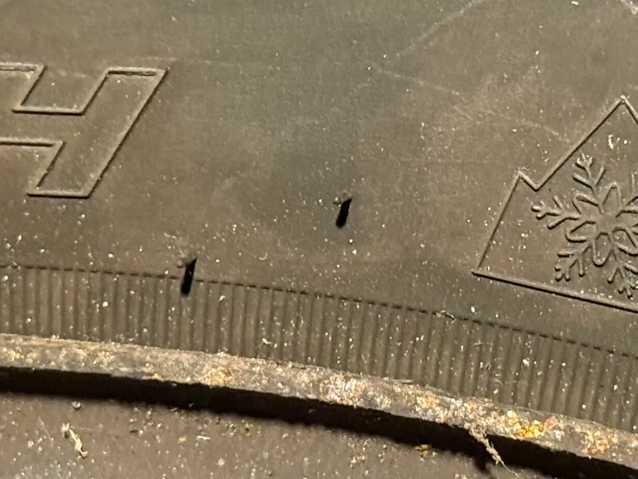 Billede 4 - 4 vinterhjul m/ hjulkapsler og opbevaringsstativ