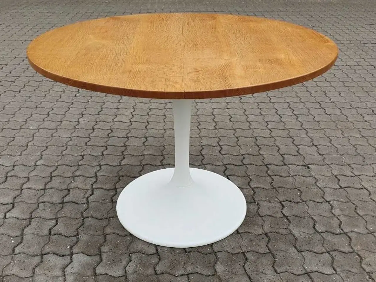 Billede 4 - SPISEBORD, RUND, EG, MASSIV, SØJLEBEN