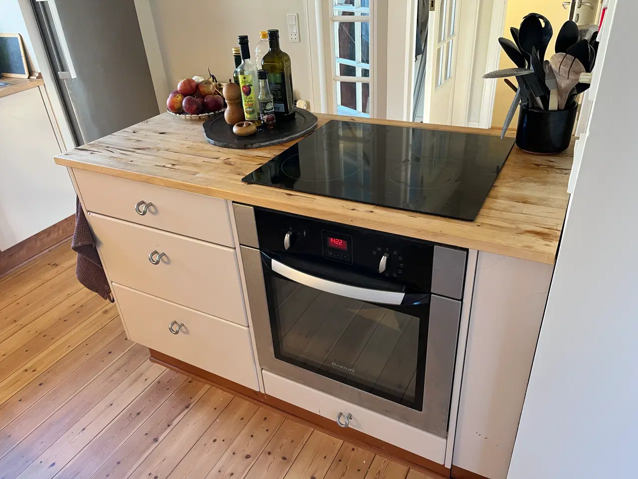 Billede 6 - Pænt og funktionelt køkken – inkl. næsten alle hvi