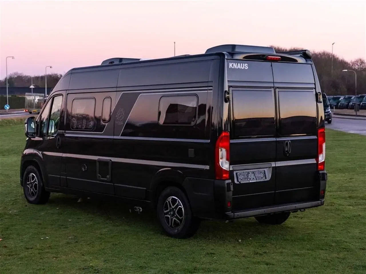 Billede 36 - 2026 - Knaus Boxlife 600 ME Platinum Selection   van under 6 meter med langsgående seng