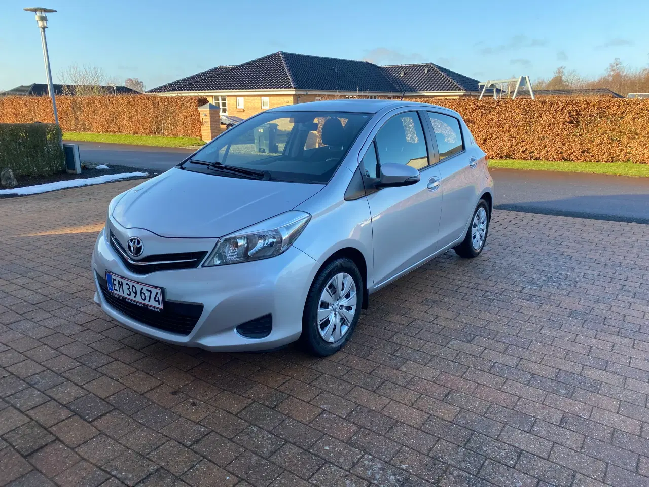 Billede 1 - Billig Yaris 1,3 5 dørs 2014 6 gears