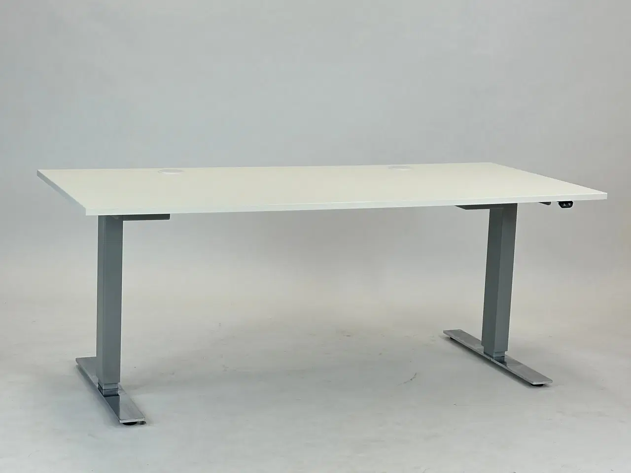 Billede 1 - Hæve-/Sænkebord 180x80 (m. kabelgennemføringer) - Linak