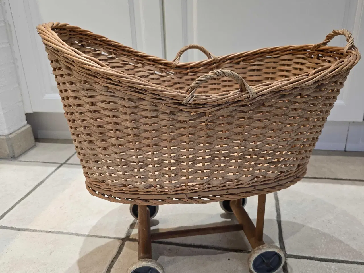 Billede 3 - Pileflet kurve seng til dukke