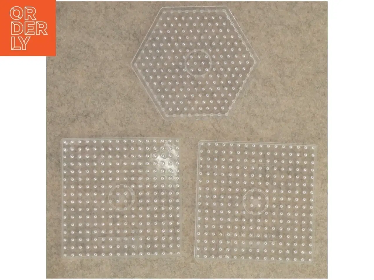 Billede 1 - Perleplade (str. 16 x 16 cm og 15 x 17 cm)