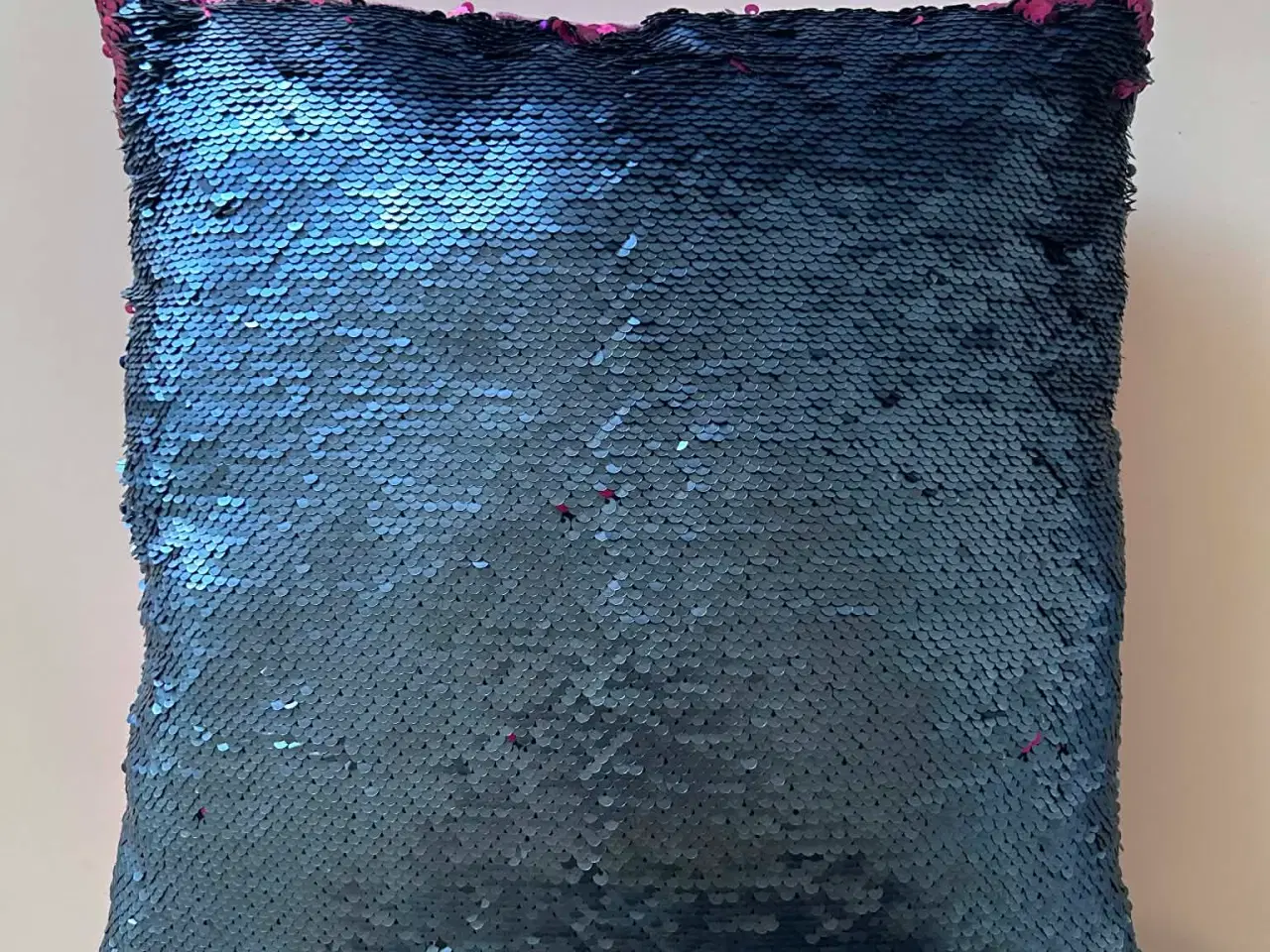 Billede 1 - Paillet pude, to-farvet, pink og blå