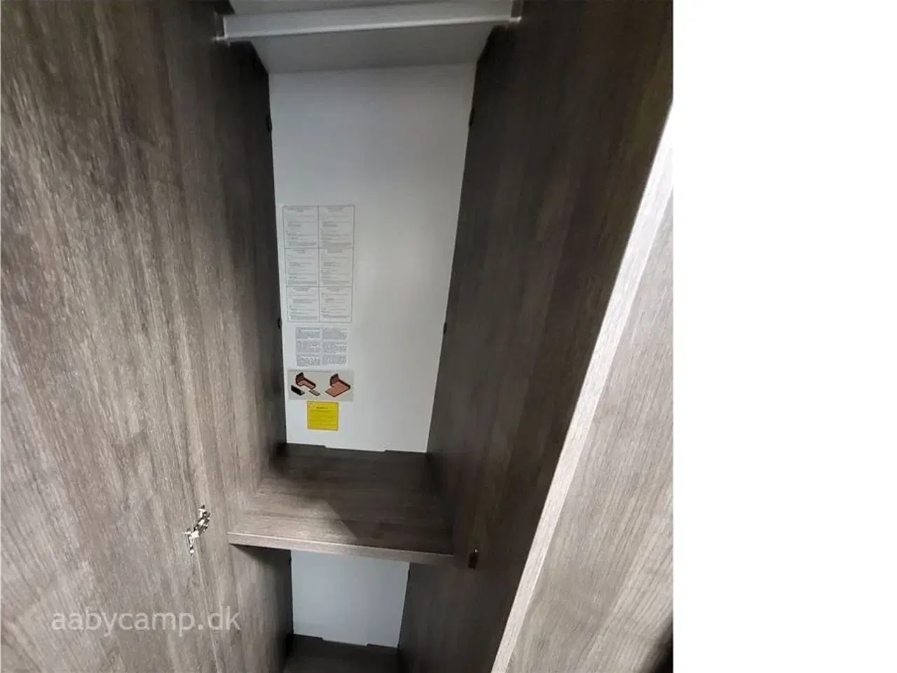 Billede 16 - 2025 - Benimar Tessoro 444   Rummelig top udstyret Camper