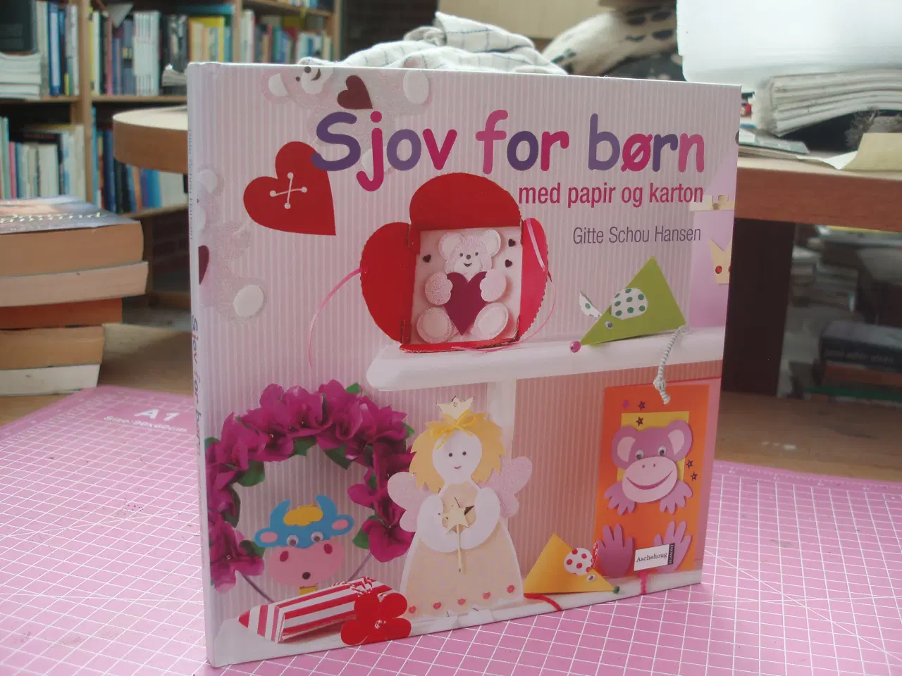 Billede 1 - Hobby; Sjov for børn med papir og karton