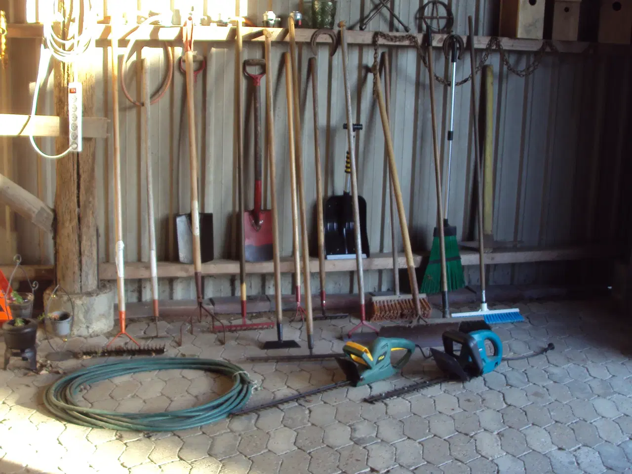 Billede 1 - Haveredskaber