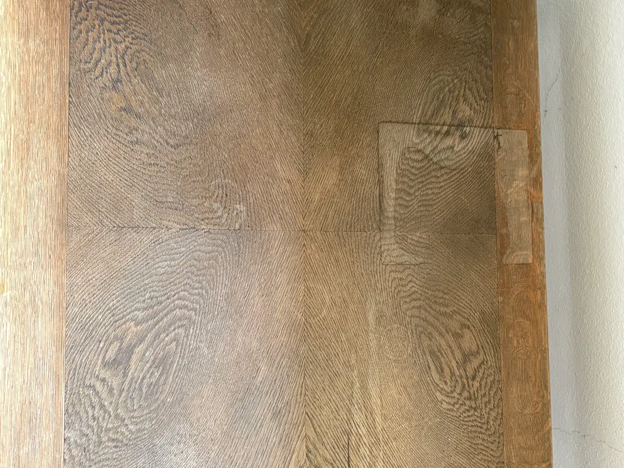 Billede 2 - Flot vintage skrivebord i massivt træ – med skuffe