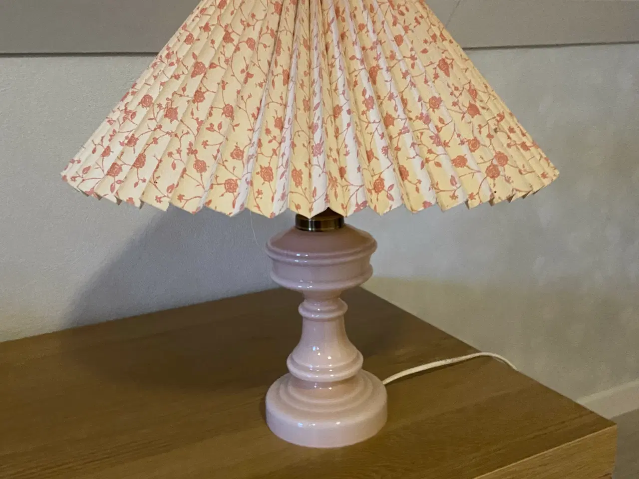 Billede 1 - Holmegård bordlampe Rosa farvet glas 45cm høj