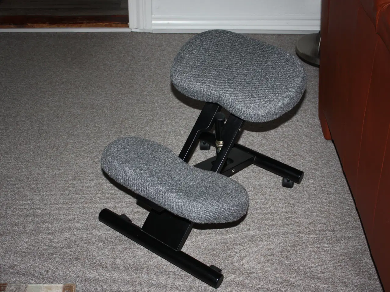 Billede 4 - Ergonomisk knæ stol