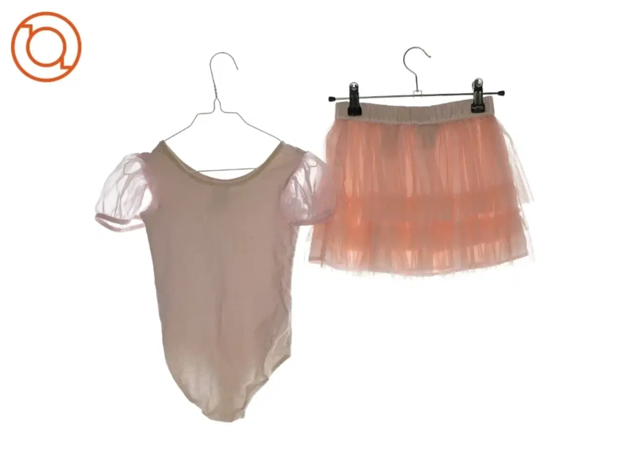 Billede 2 - Sæt med bodystocking og nederdel fra H&M og dancewear (str. bodystocking 122-128 og nederdel 116)