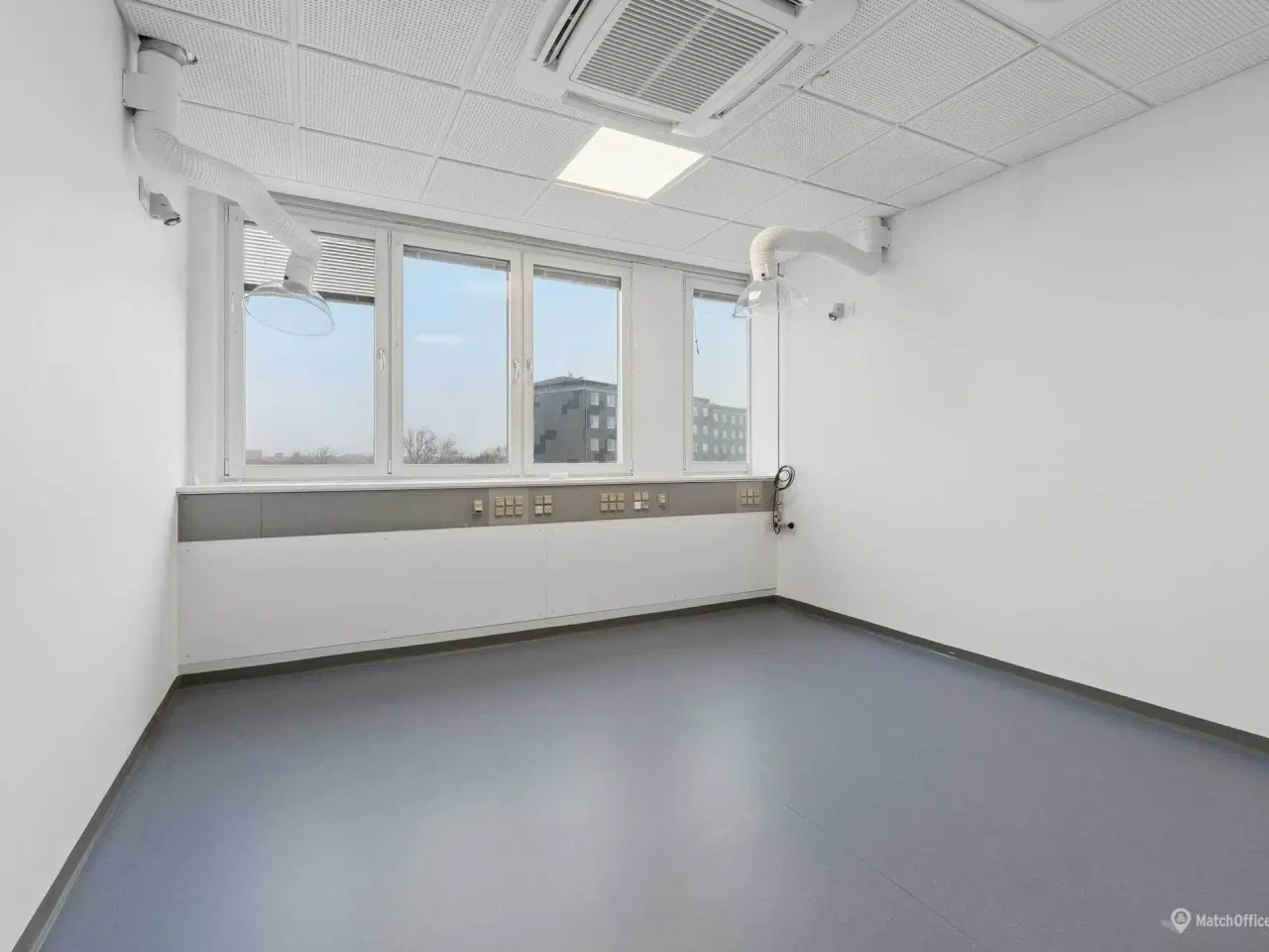 Billede 17 - Moderne og lyst laboratorium med kontor tæt på metro