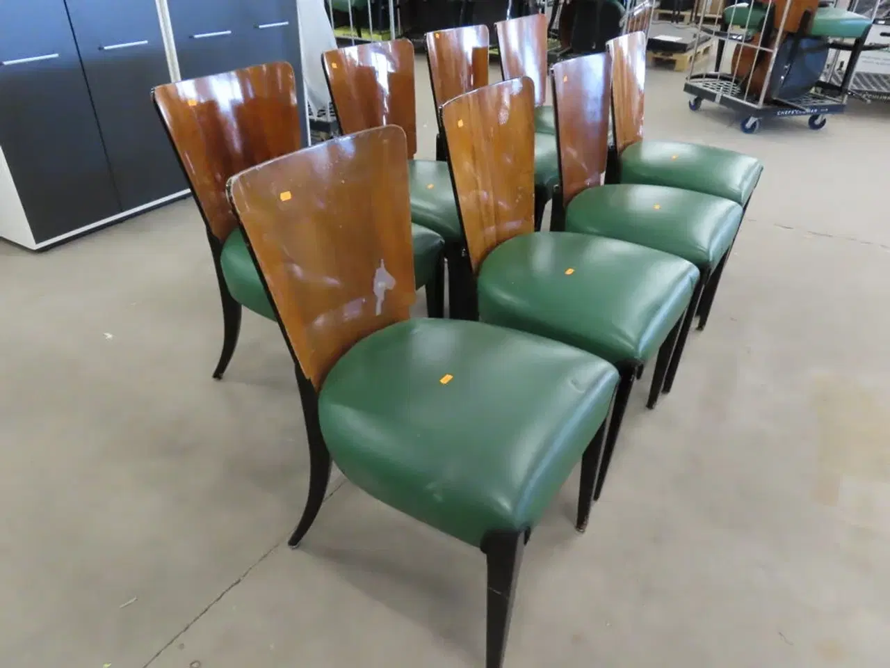 Billede 2 - 8 stk. Stole med træryg og grøn læder