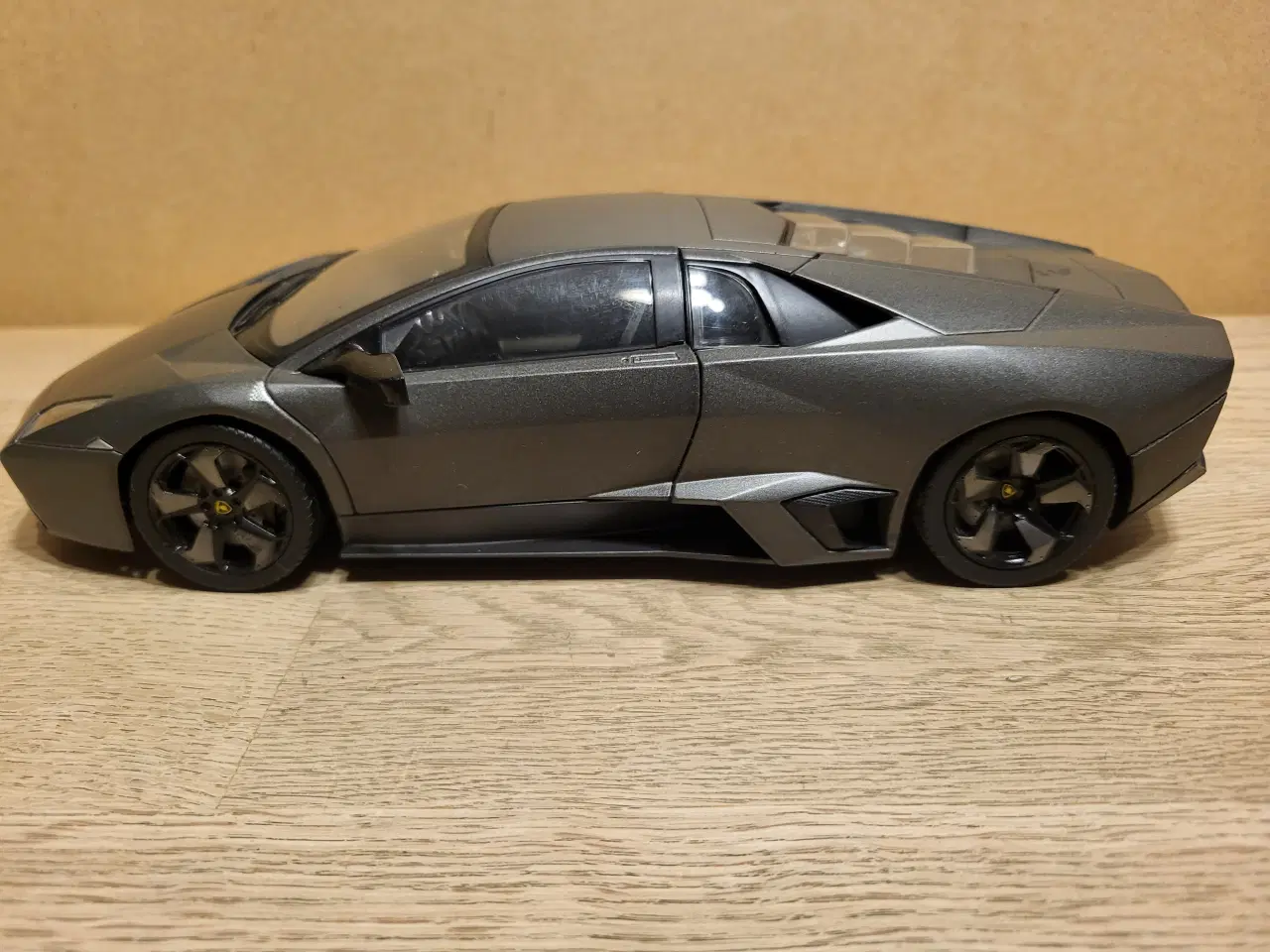 Billede 2 - Modelbil. Lamborghini Reventon (2008) Skala 1/18