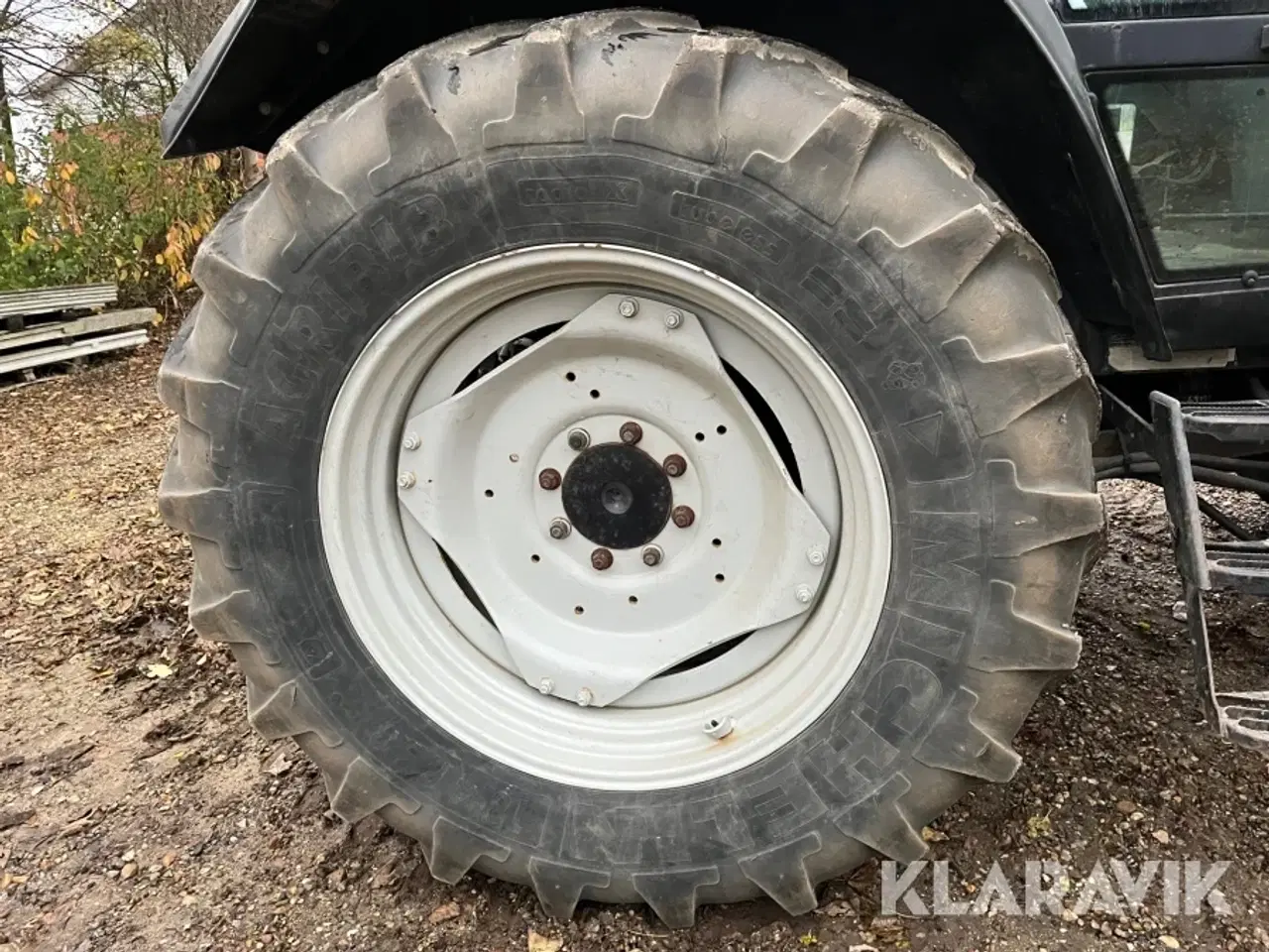 Billede 10 - Traktor Valtra 6550 med frontlæsser