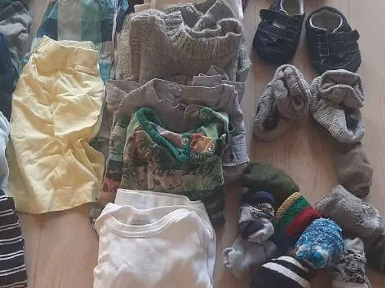Billede 4 - Tøjpakke til drengen i størrelse 80-86