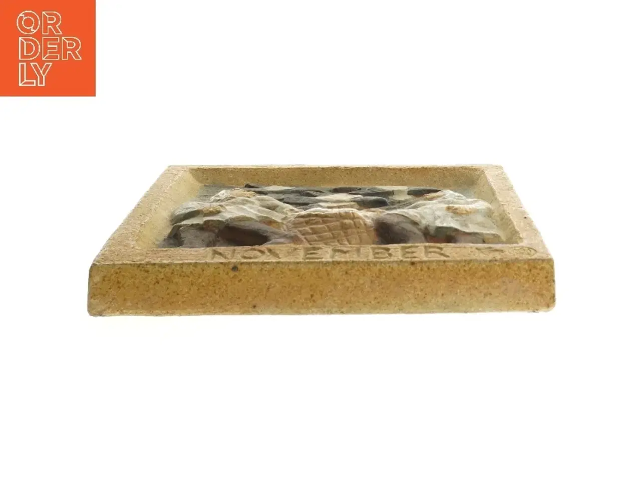 Billede 2 - Keramisk relief med novembermotiv (str. 22x24 cm)