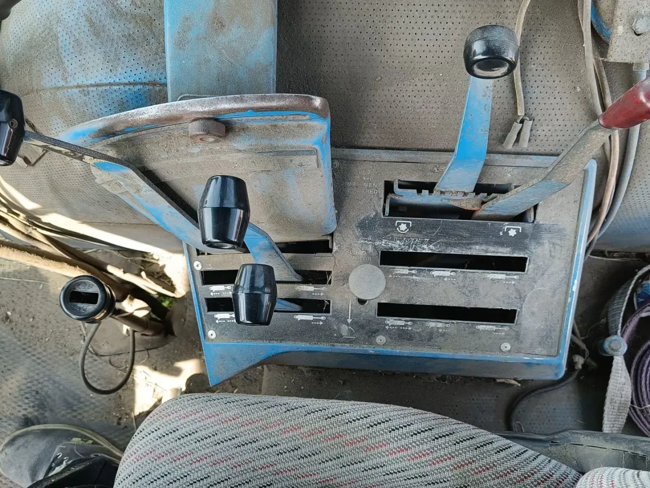 Billede 13 - Ford 8210 med frontlæsser