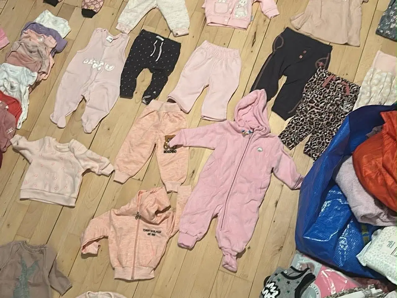 Billede 2 - Blandet tøj, i forskellige str. 