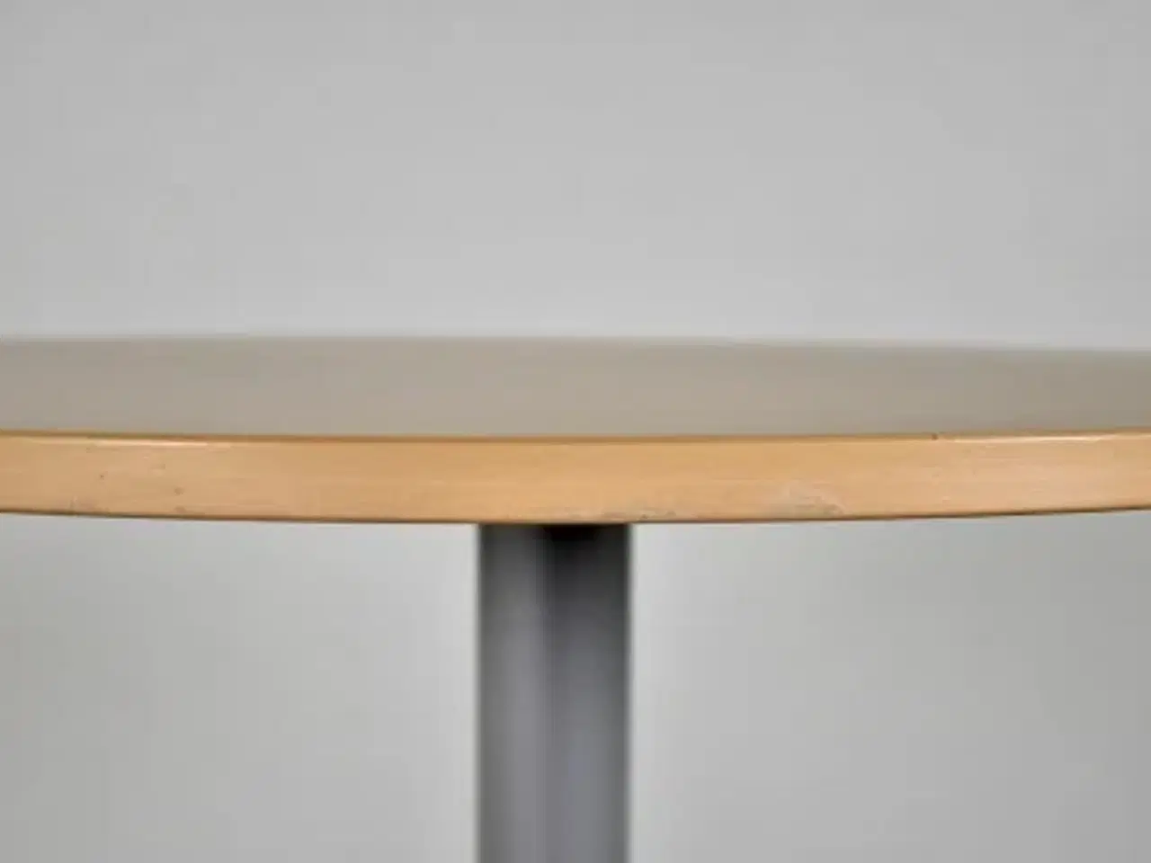 Billede 5 - Højt kinnarps cafébord med plade i bøg og alugråt stel