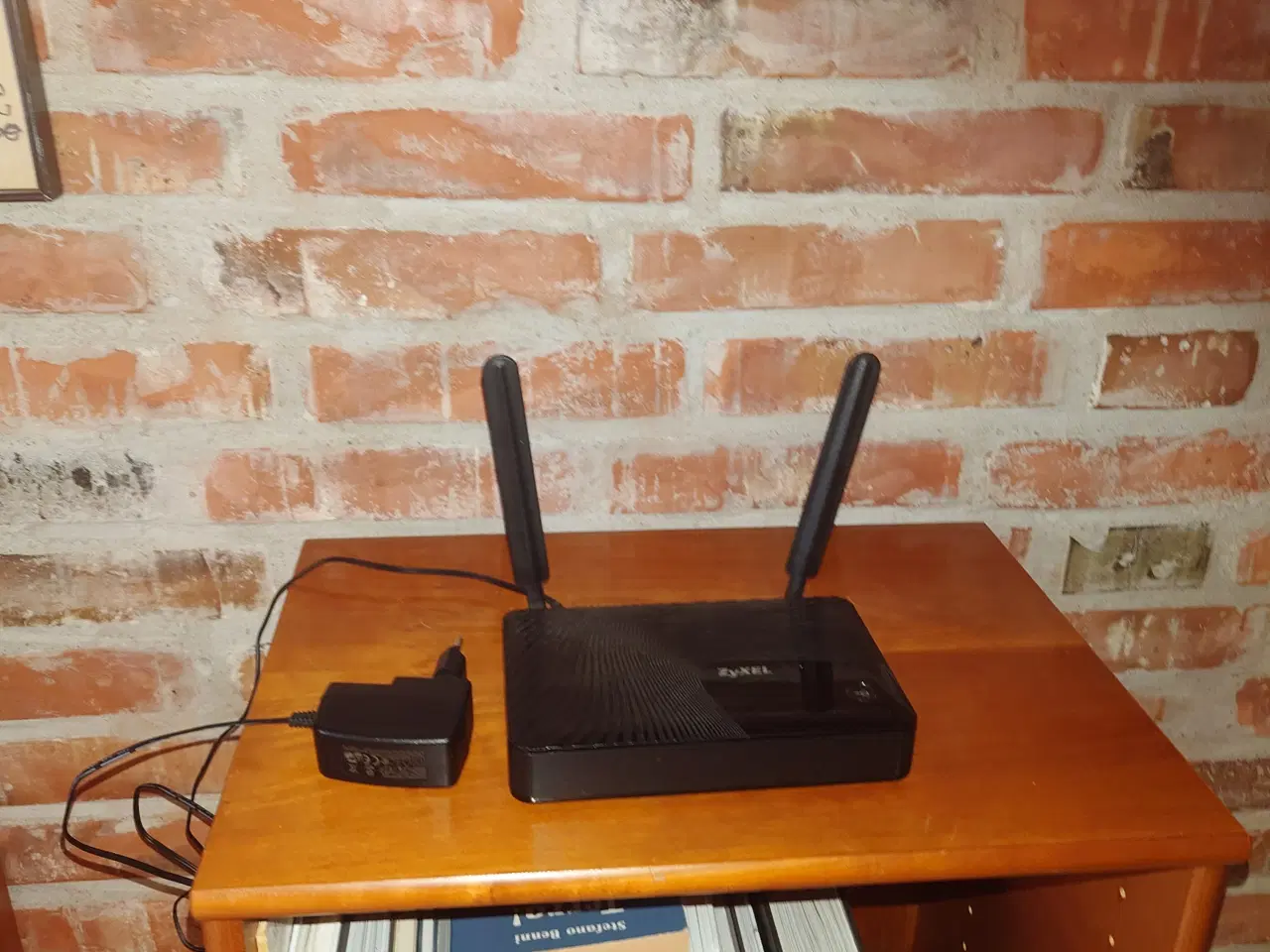 Billede 1 - Zyxel LTE3301-M20 wifi router med simkort adapter 