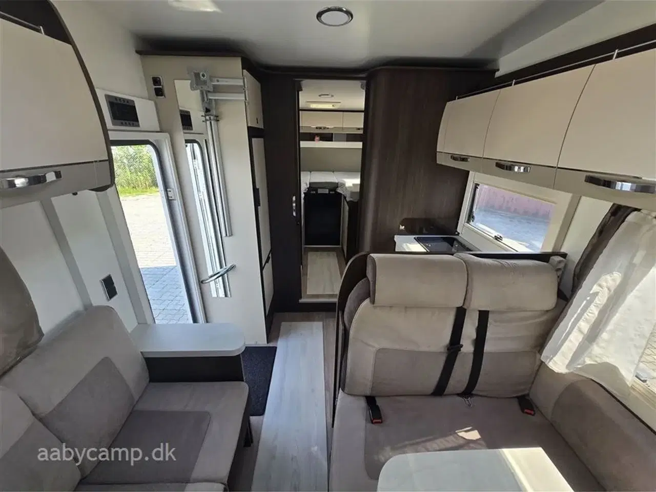 Billede 9 - 2020 - Benimar Sport 363   NK Pakke. Automatgear. solceller. markise. Batteri. Plisse i for og sideruder. Bemærk at den har 5 selepladser.