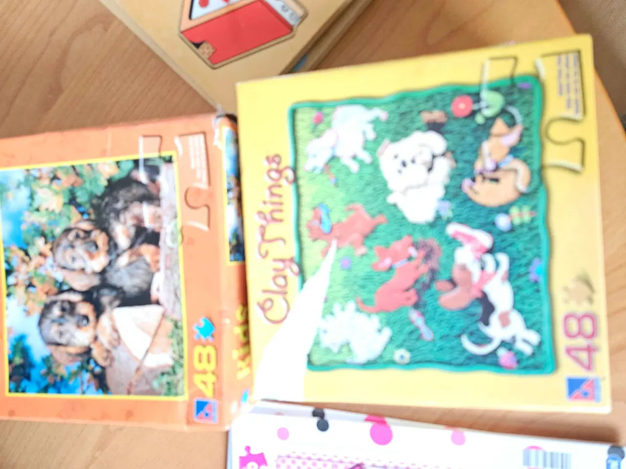 Billede 6 - Kasse med legetøj