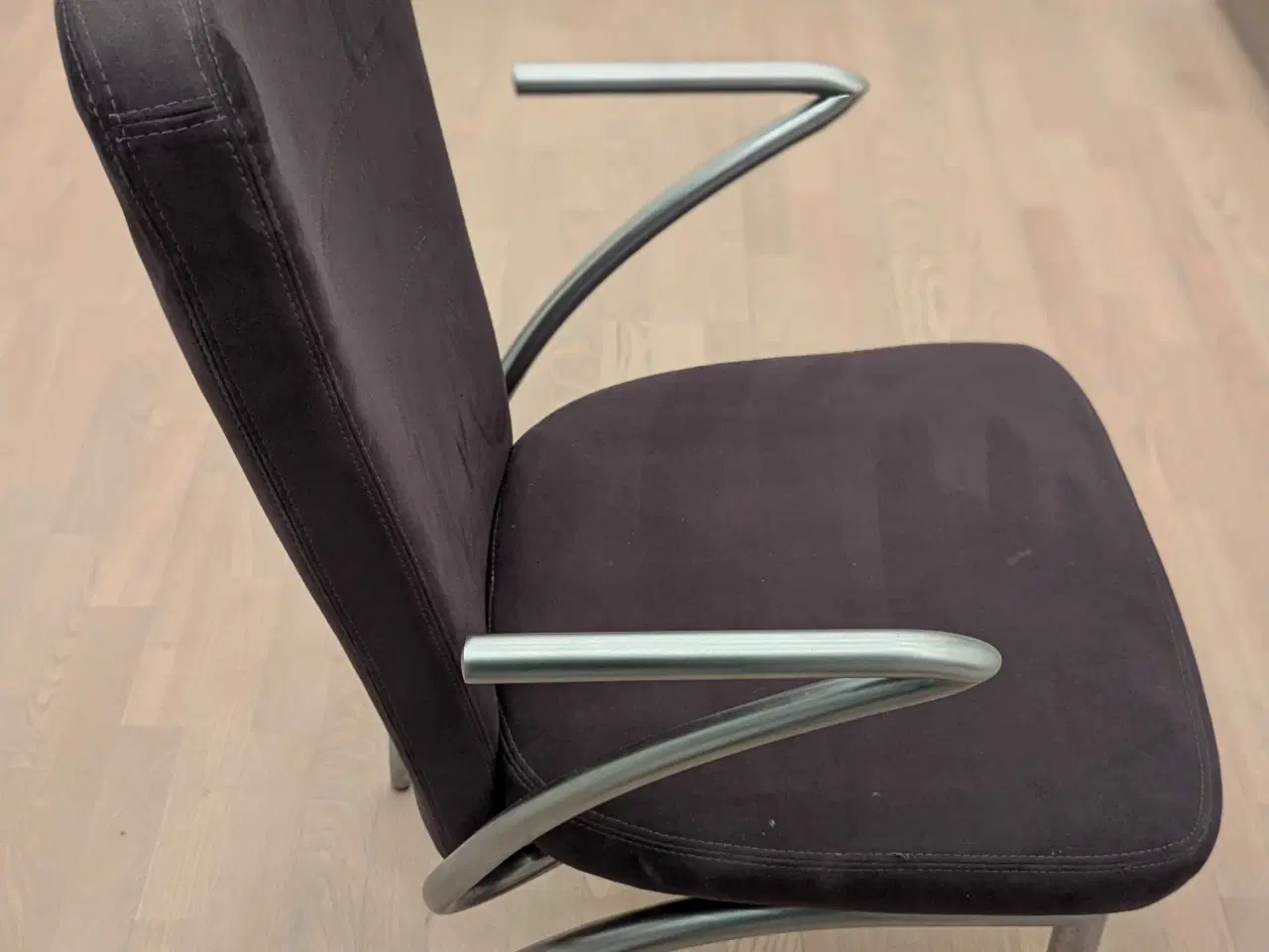 Billede 4 - Rundt spisebord med 4 stole