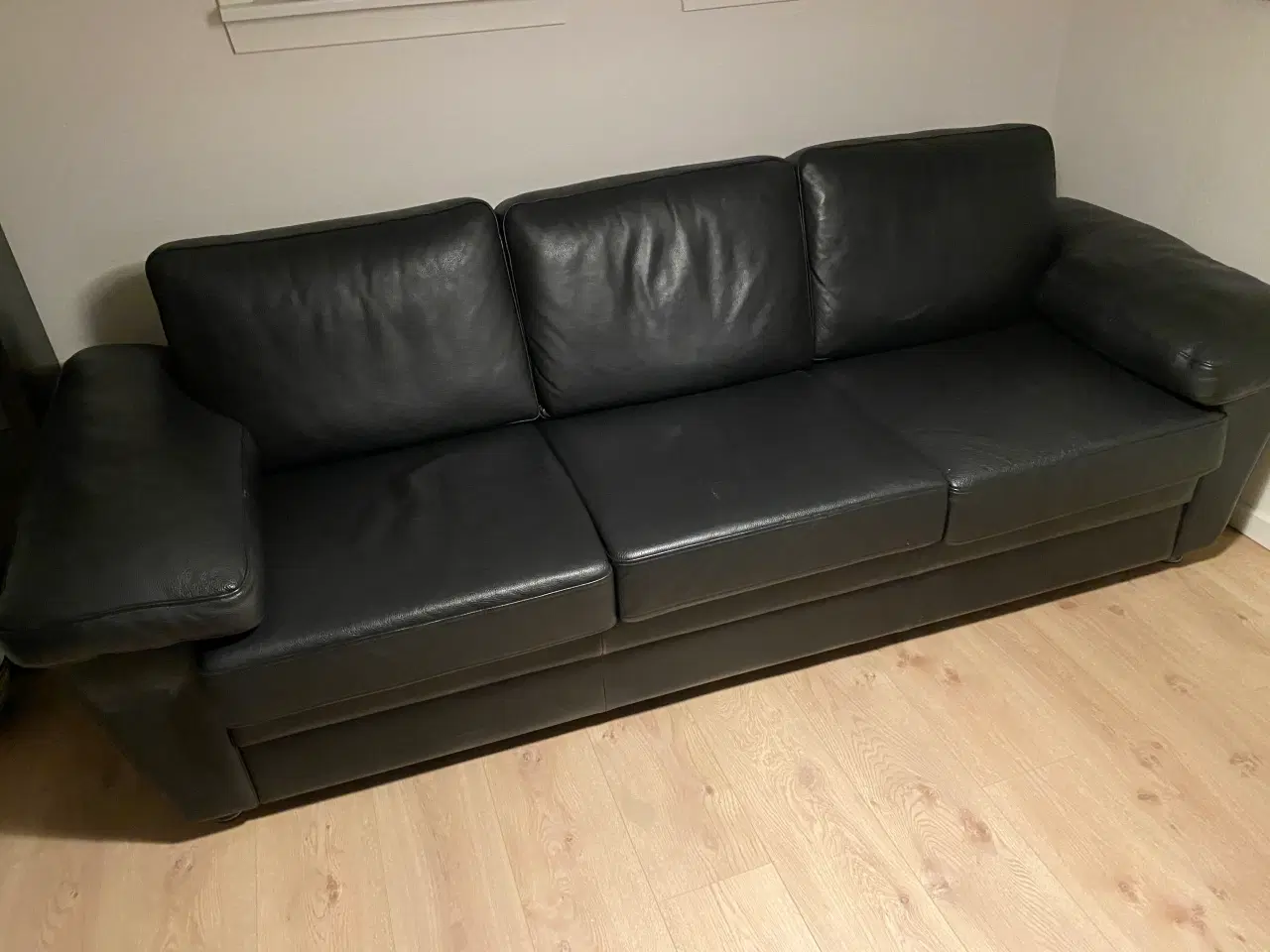 Billede 3 - Læder sofa, 1 ekstra pude og ryg medfølger 