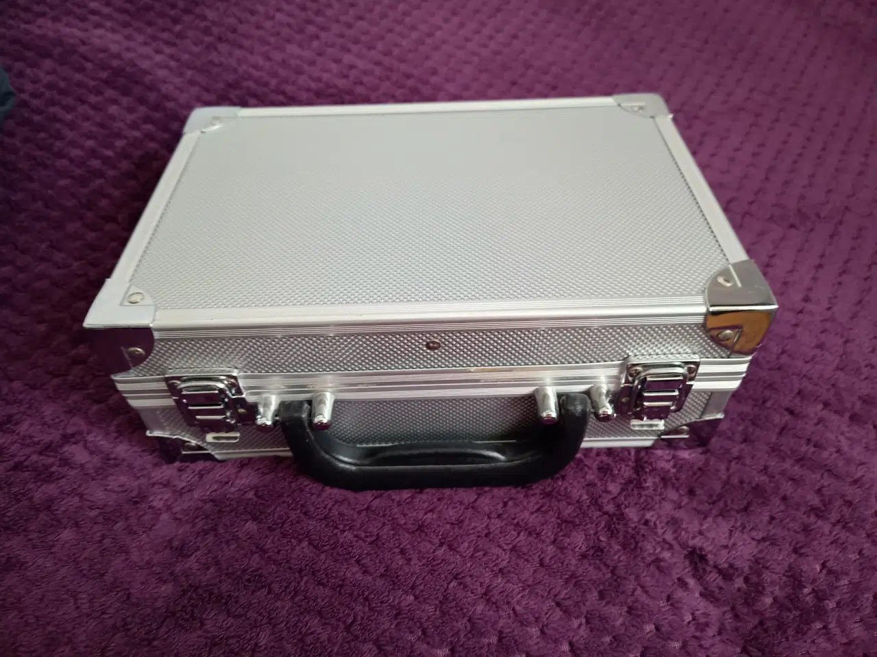 Billede 1 - 1,6 kg smykker i kasse