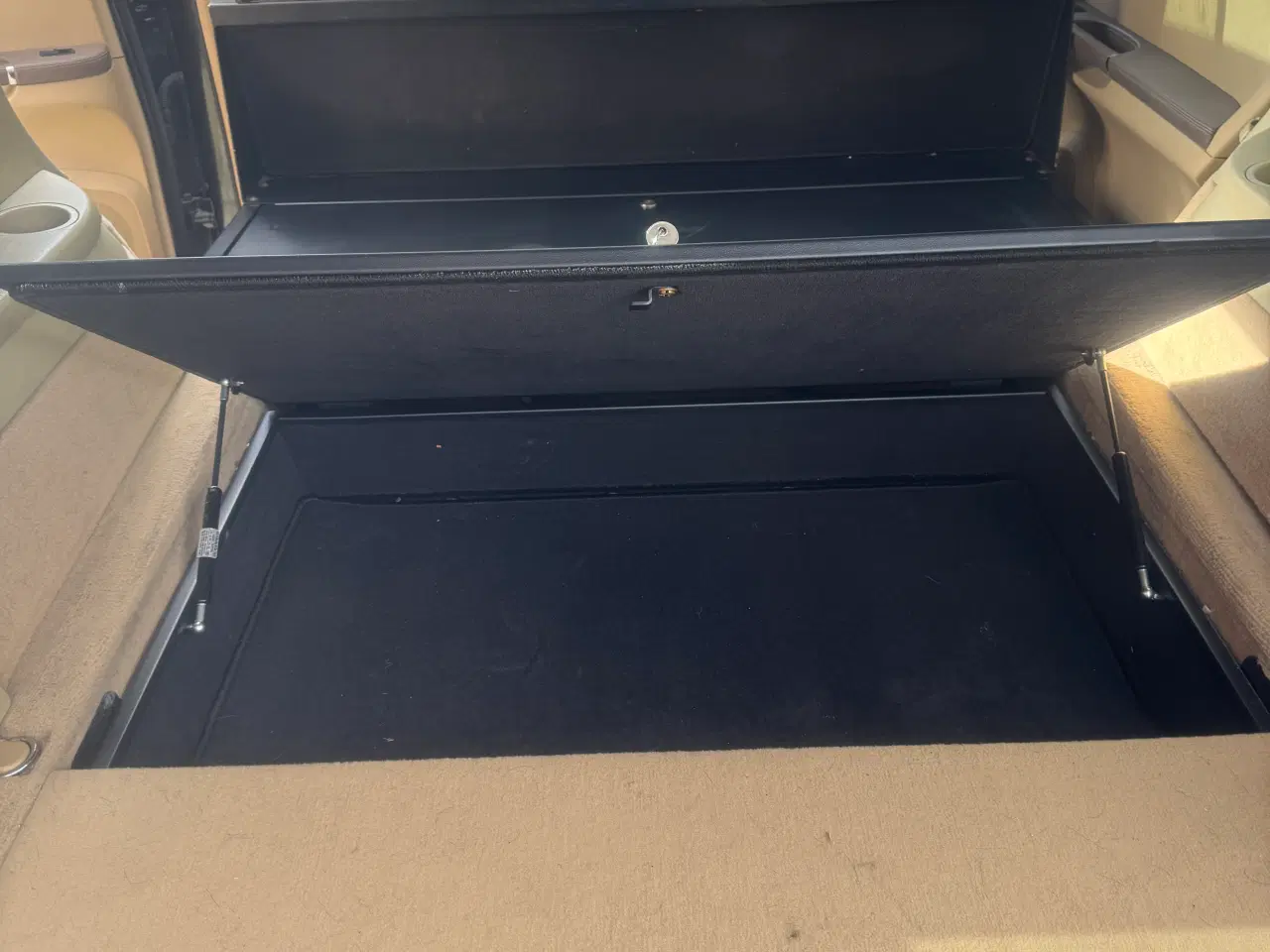 Billede 6 - Mercedes R320 4Matic 4x4, med Våben + Ammo skab