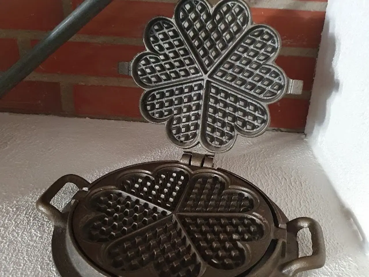 Billede 1 - Gammelt Voss vaffeljern til brændekomfur, grill mm