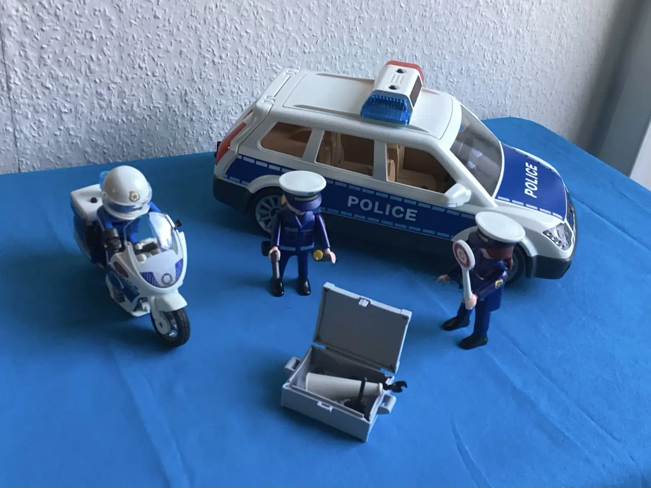Billede 1 - Playmobil 6920, politibil med lyd og lys, en motor