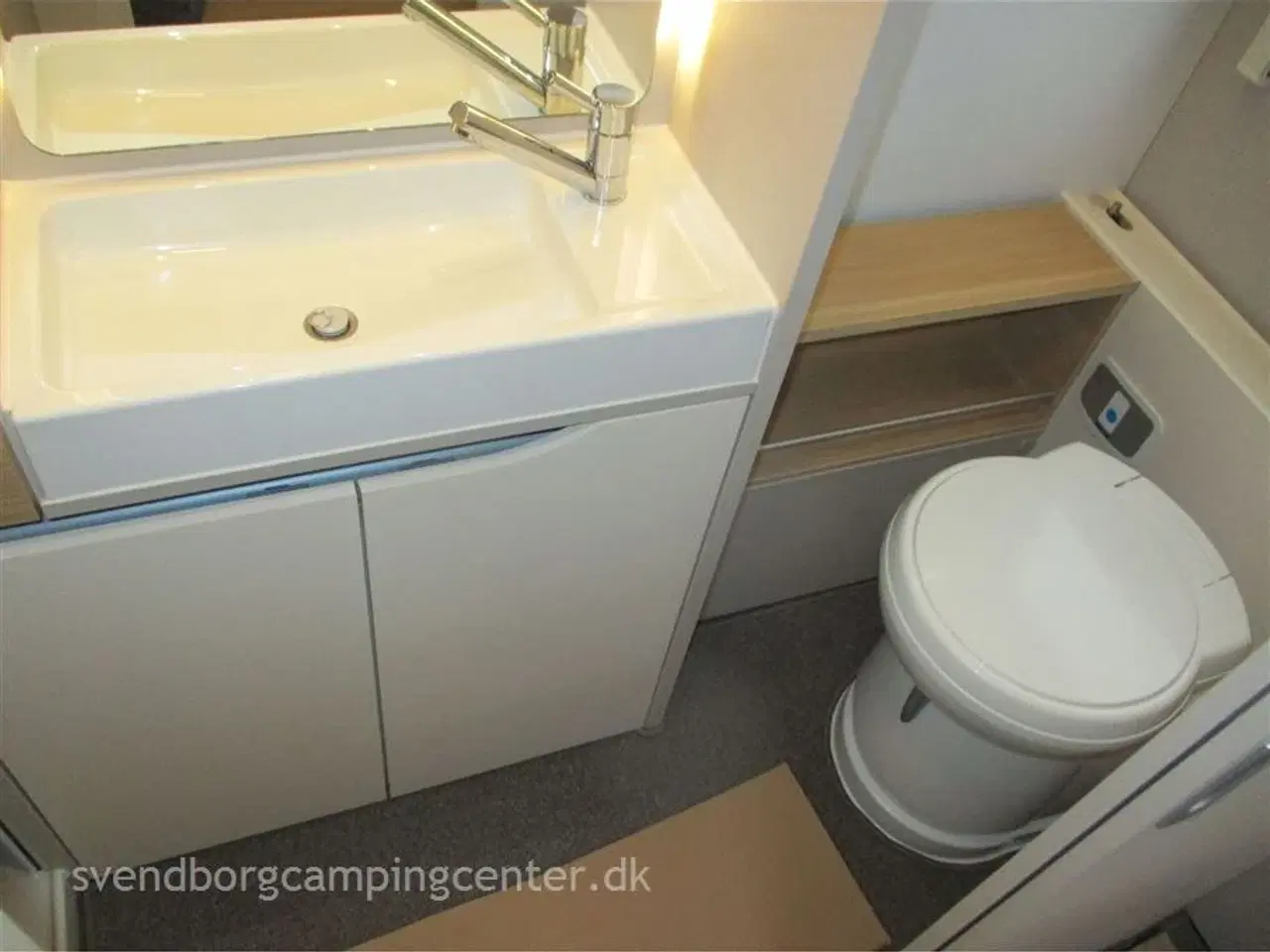 Billede 11 - 2021 - Adria Adora 613 UT Alde Centralvarme Alde centralvarme