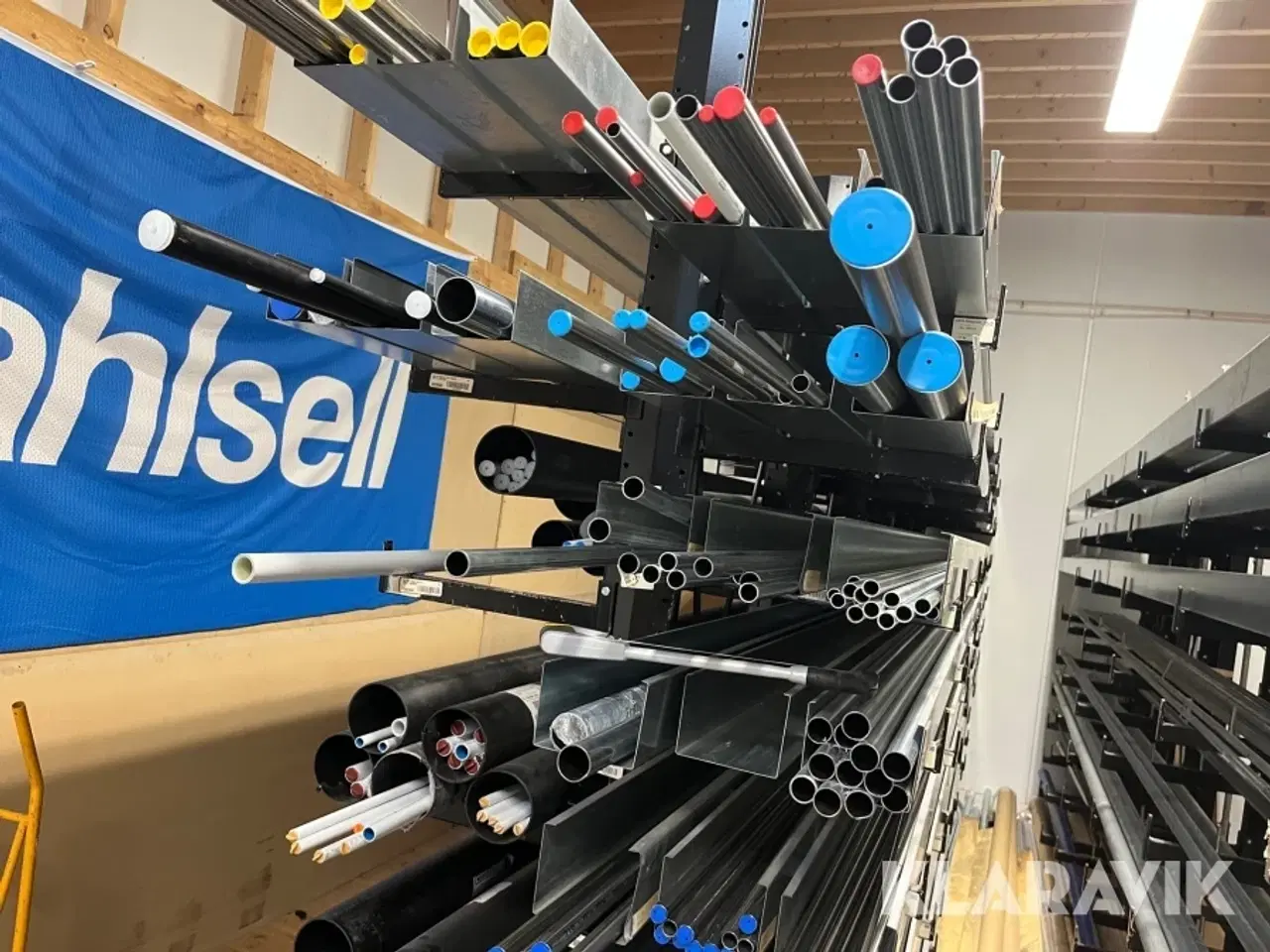 Billede 12 - Grenreol en række