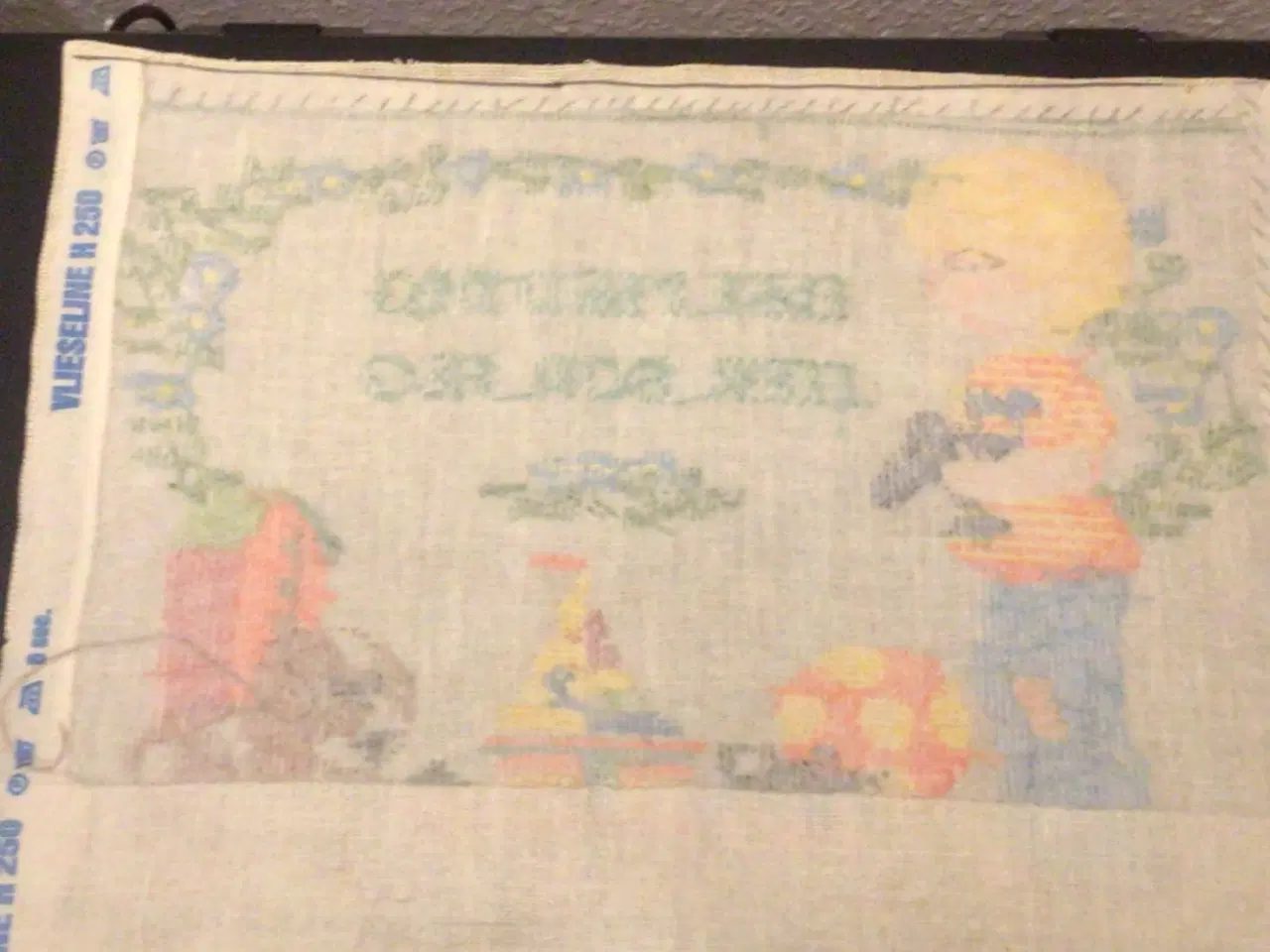 Billede 1 - Broderi med dreng og hans legetøj 