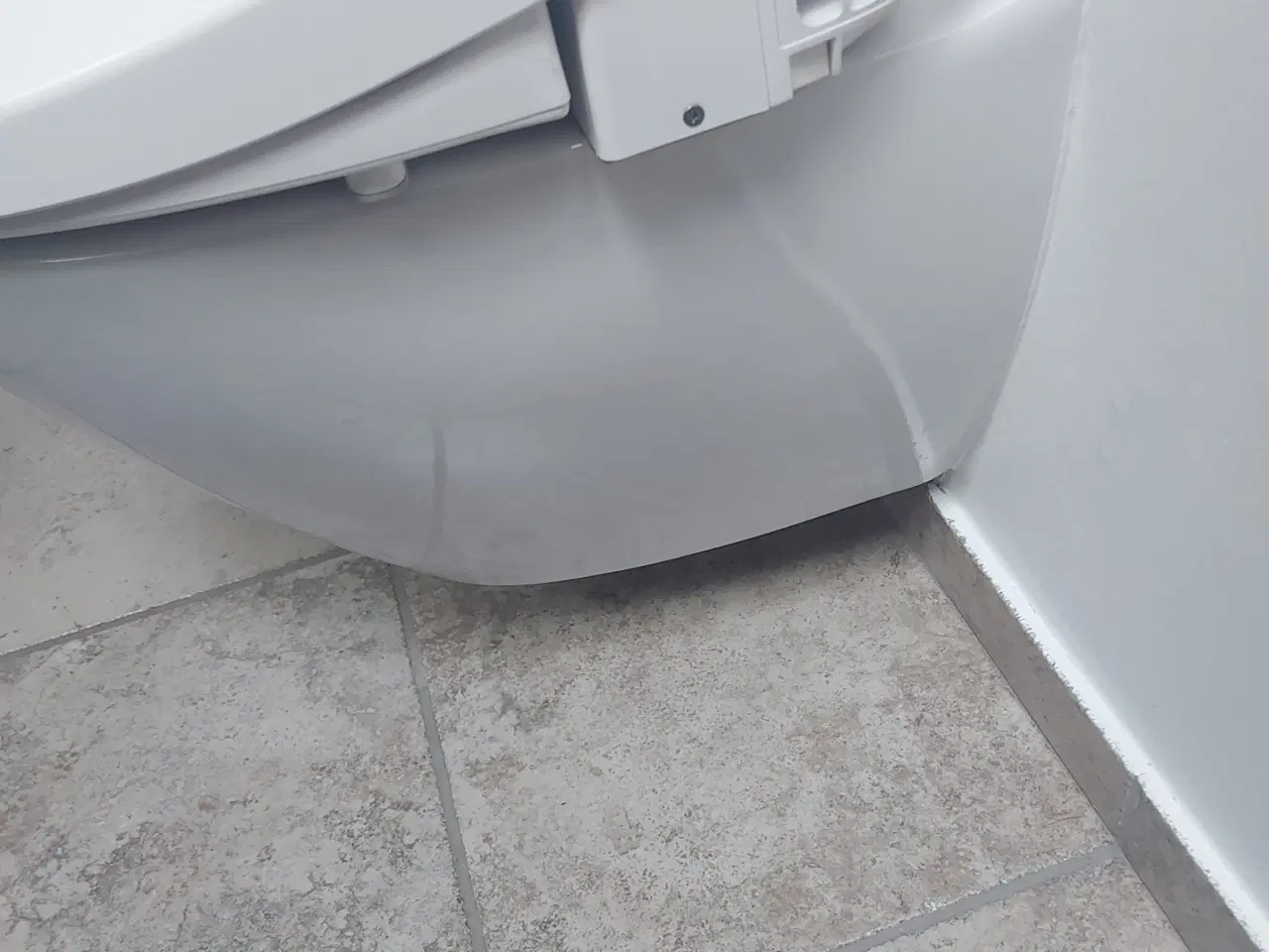 Billede 2 - Bidet med varme og vand, incl. Toiletforhøjer 4cm,