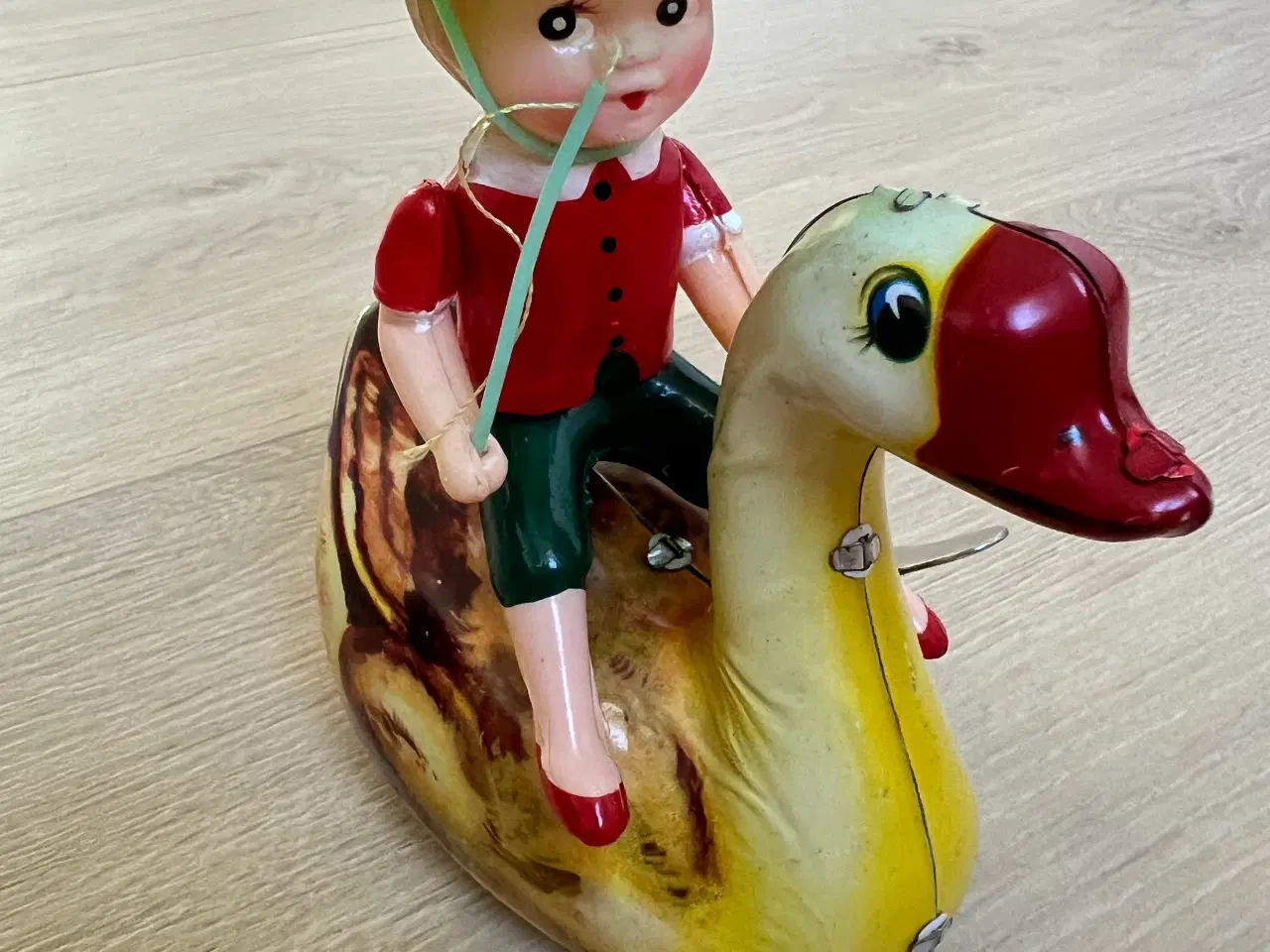 Billede 3 - Blikpladelegetøj dreng rider på gås