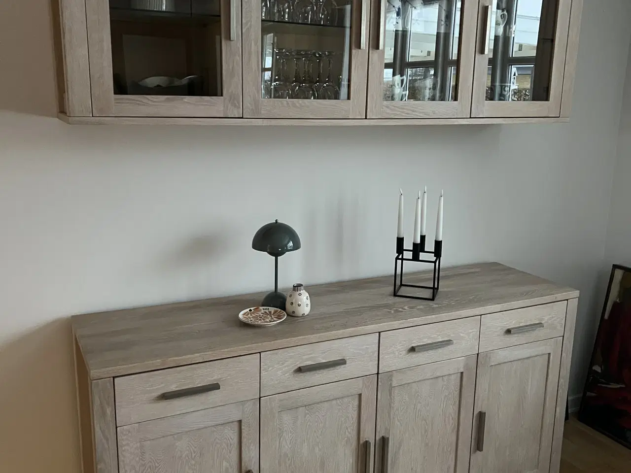 Billede 1 - Skænk med overskab i sæbebehandlet eg