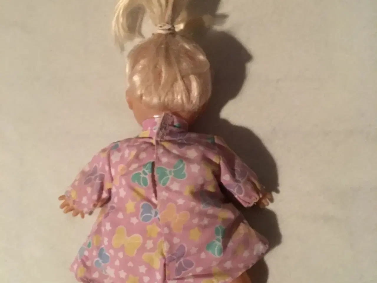 Billede 2 - Lille dukke til salg